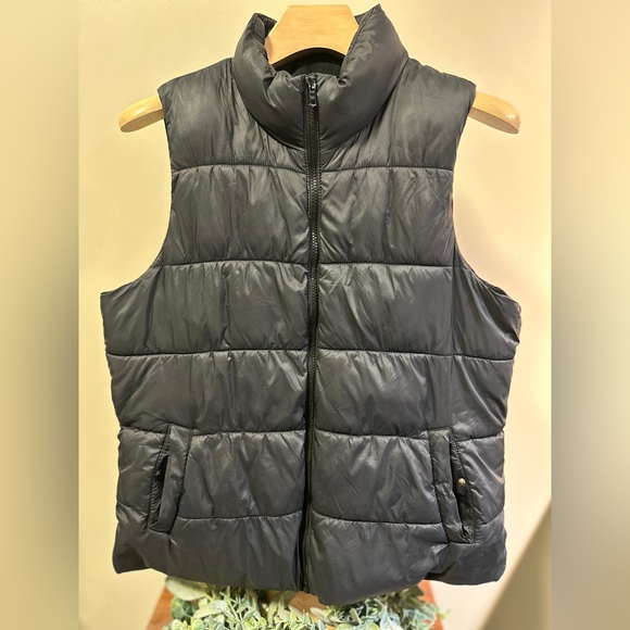 Old Navy Jackets & Blazers - Old‎ Navy Black Quilted Puffer Vest Full Zip Women’s Size Large L